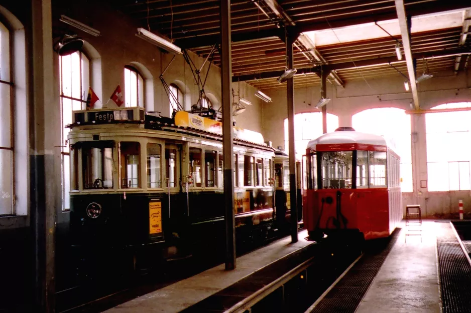 Berne railcar 145 inside Brunnadernstr. (2006)