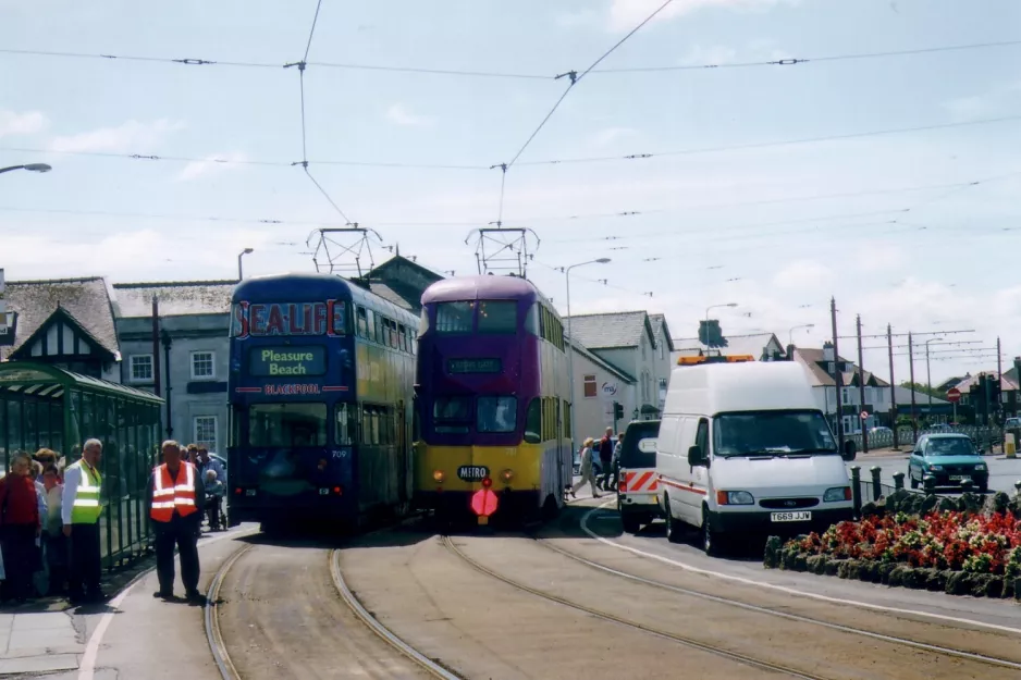 Blackpool tram line T with bilevel rail car 709 at Cleveleys (2006)