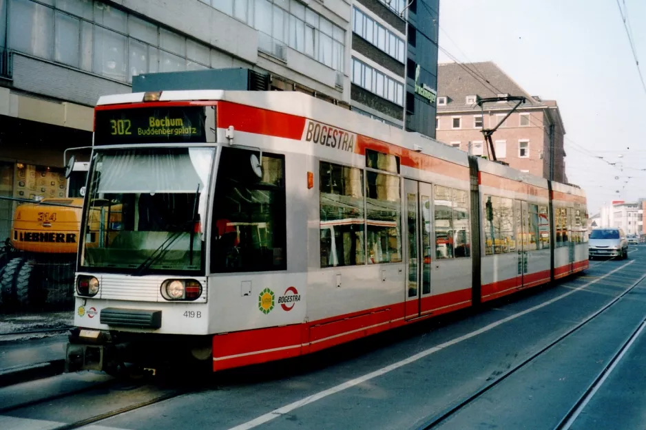 Bochum tram line 302 with low-floor articulated tram 419 at Bochum Rathaus (2004)