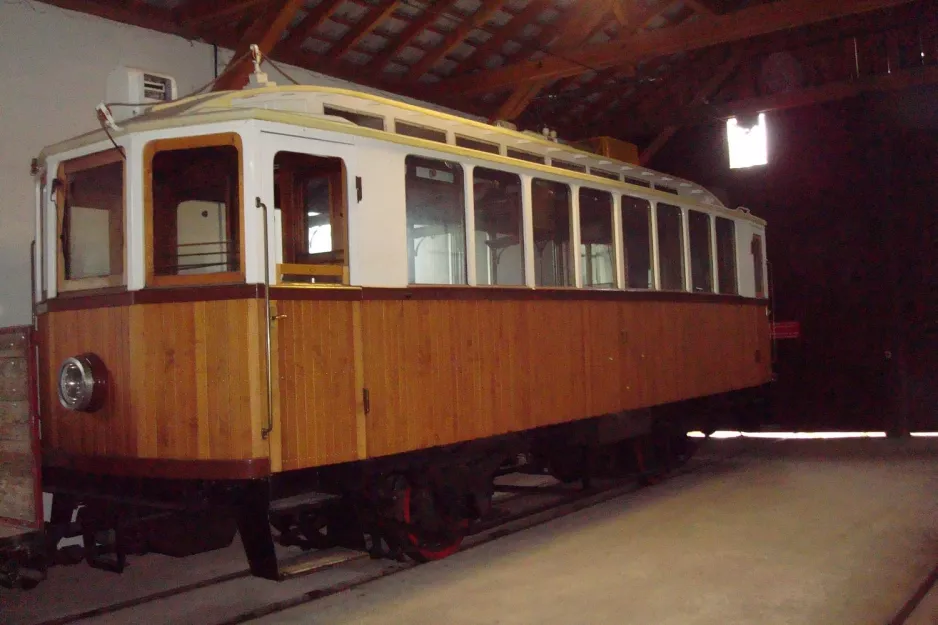 Bolzano railcar 11 at Klobenstein / Collalbo (2012)