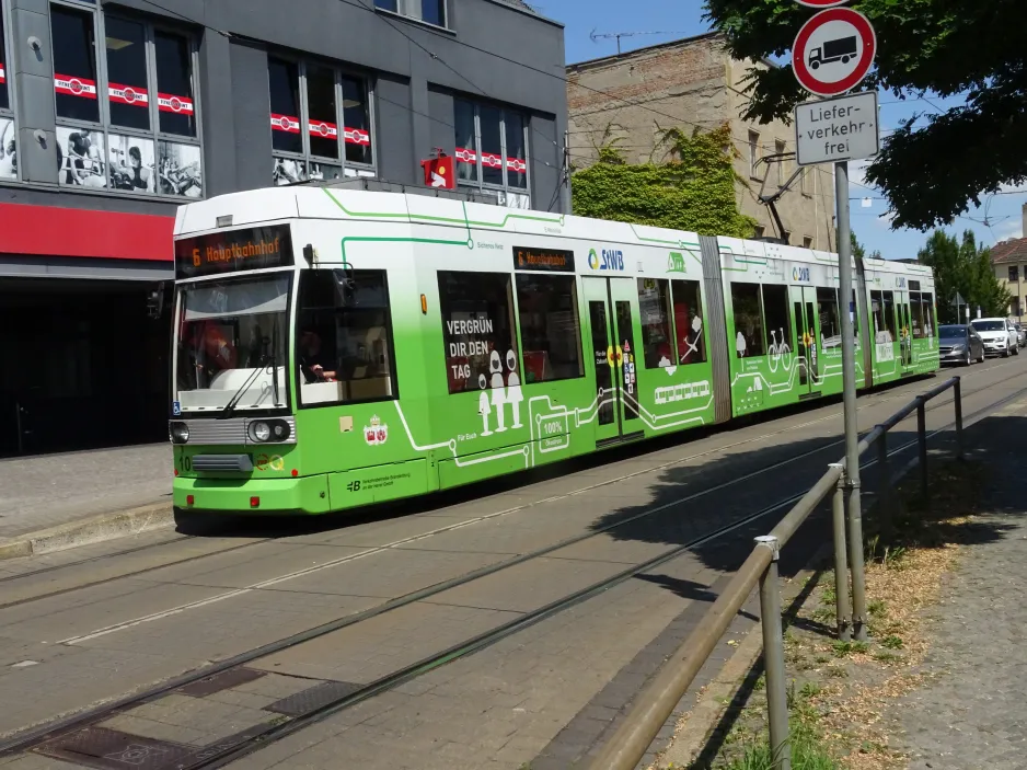 Brandenburg an der Havel tram line 6 with low-floor articulated tram 101 at Jacobstr. (2024)