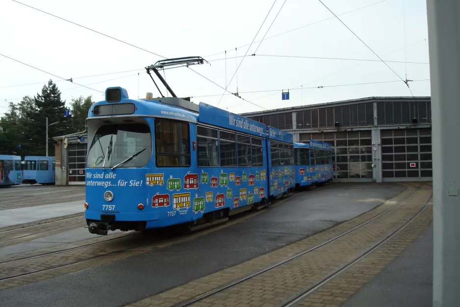 Braunschweig articulated tram 7757 in front of the depot Helmstedter Straße (2008)