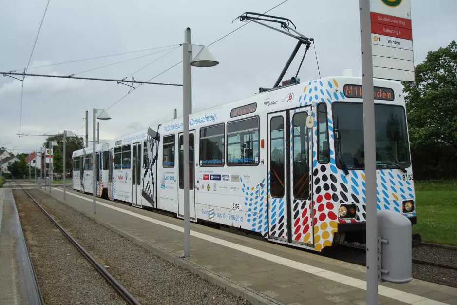 Braunschweig tram line 1 with articulated tram 8153 at Stöckheim (Salzdahlumer Weg) (2012)