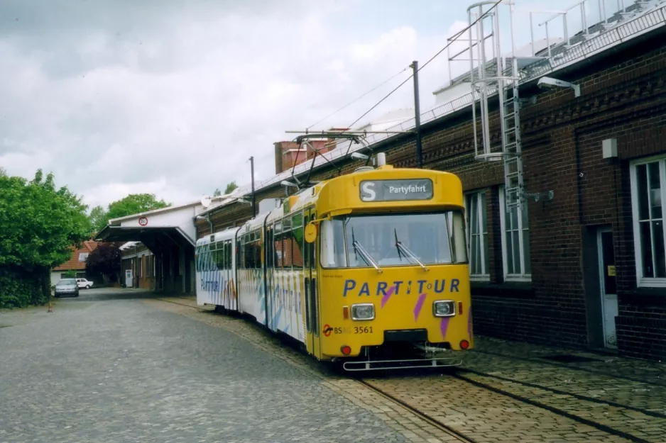 Bremen articulated tram 3561 "Roland der Riese" at Sebaldsbrück (2005)