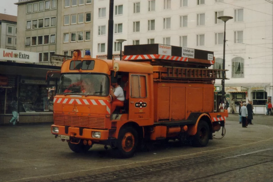 Bremen auto tower wagon Tw 4 on Bahnhofsplatz (1989)