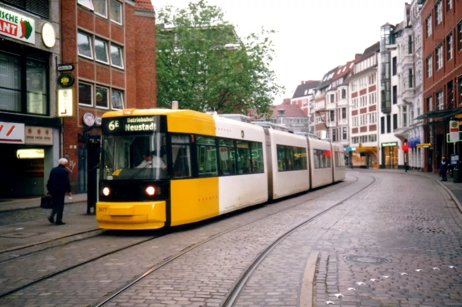 Bremen extra line 6E with low-floor articulated tram 3077 at Schüsselkorb (2002)