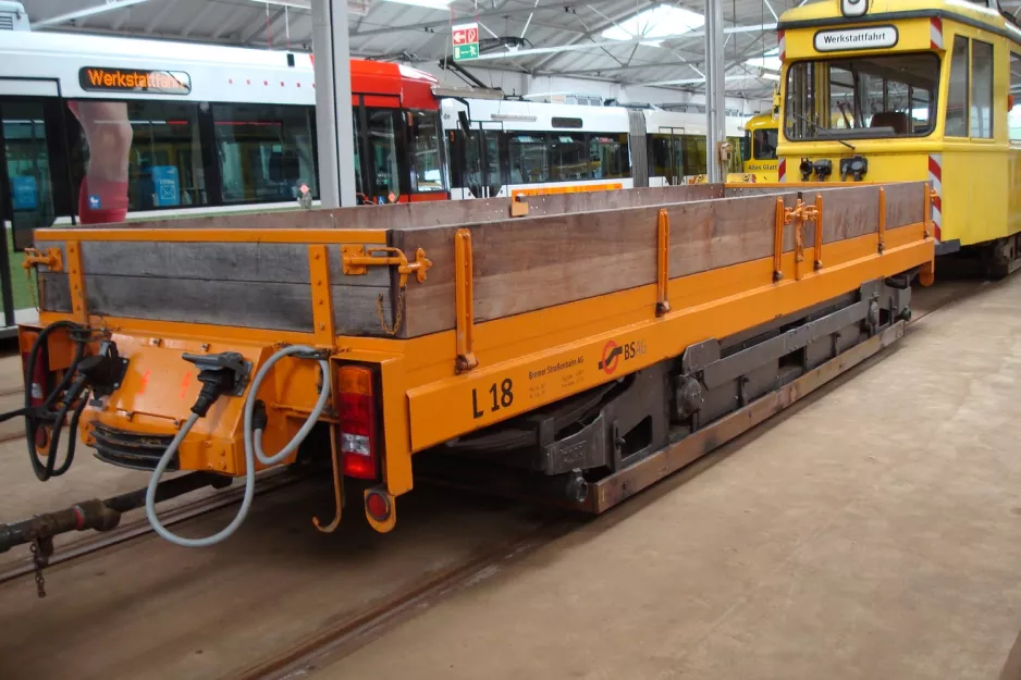 Bremen freight car L18 inside Sebaldsbrück (2013)