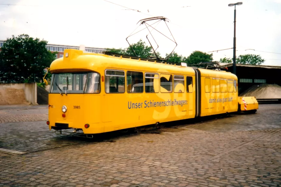 Bremen grinder car 3985 at BSAG - Zentrum (2002)