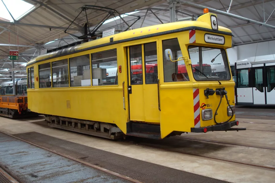 Bremen service vehicle AT 4 inside the depot Sebaldsbrück (2013)
