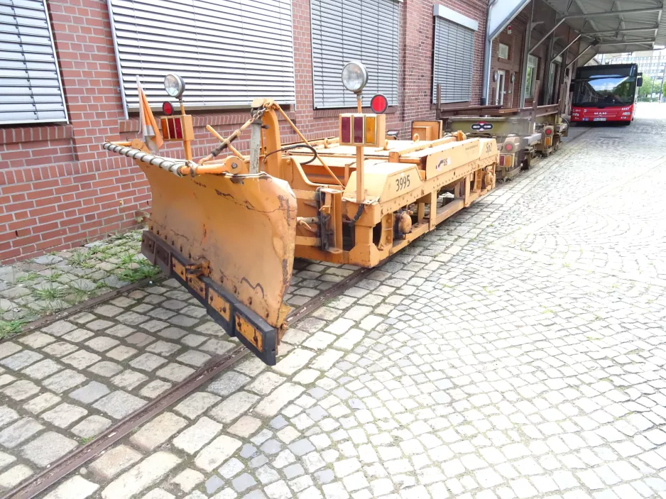 Bremen snowplow SP1 3995 in front of Das Depot (2019)