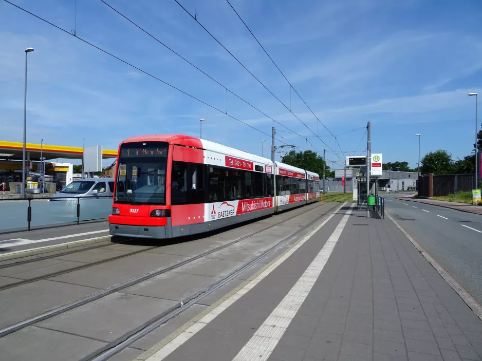 Bremen tram line 1 with low-floor articulated tram 3127 at Teneverstraße (2017)