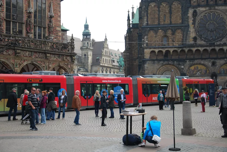 Bremen tram line 3 with low-floor articulated tram 3021 near Domsheide (2014)