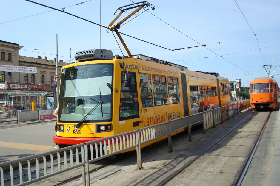 Brno tram line 6 with low-floor articulated tram 1820 at Hlavní Nádraží (Brno) (2008)
