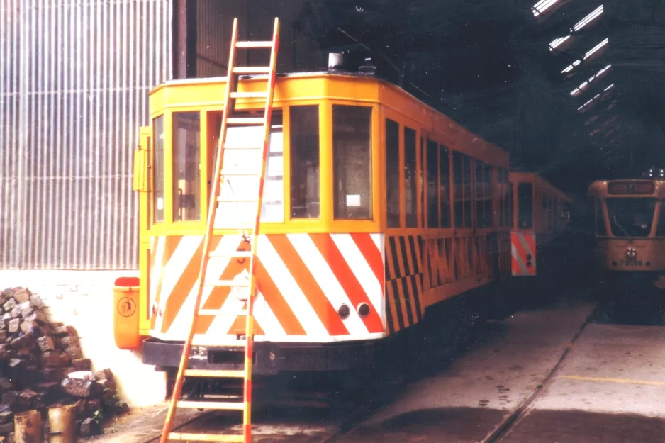 Brussels service vehicle 5 inside the depot Woluwe / Tervurenlaan (1981)