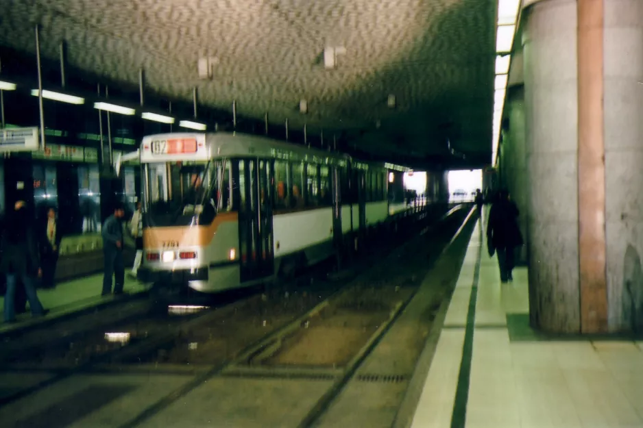 Brussels tram line 82 with articulated tram 7791 at Gade du Midi / Zuidstation (2007)