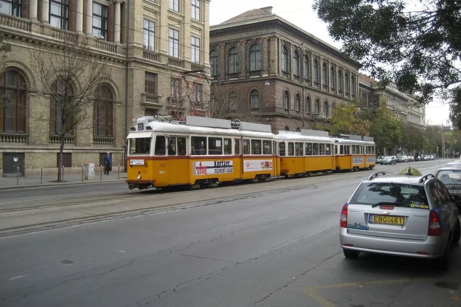 Budapest tram line 49 with railcar 3262 on Bartók Béla út (2006)