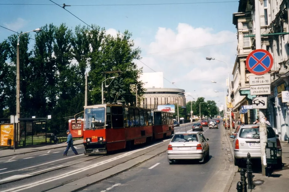 Bydgoszcz tram line 3 with railcar 284 at Plac Teatralny (2004)