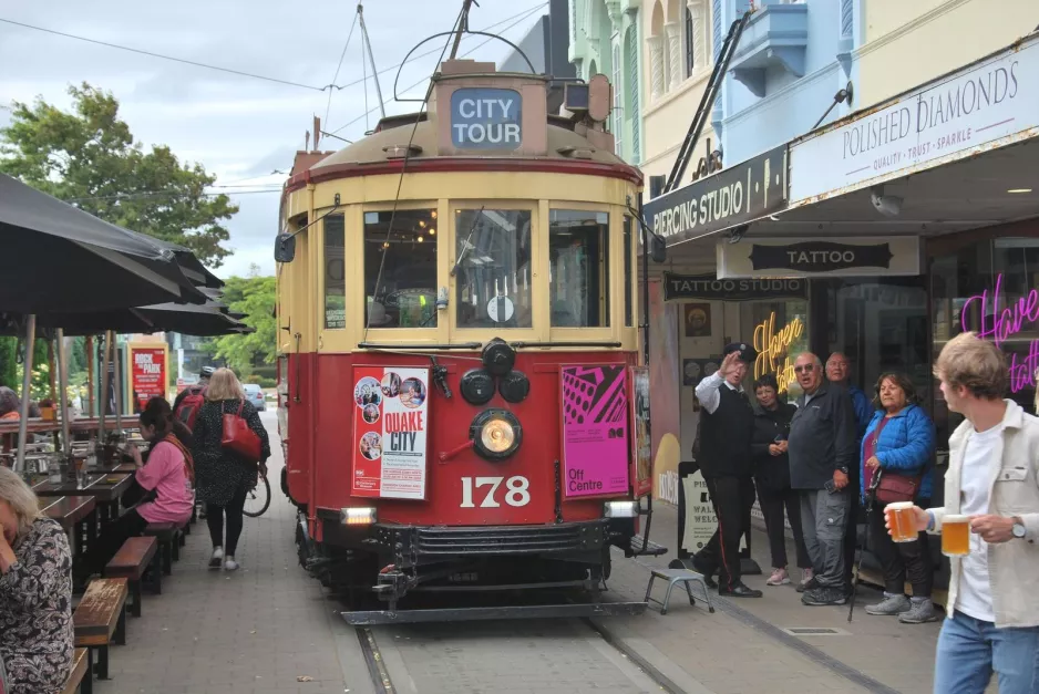 Christchurch Tramway line with railcar 178 at New Regent Street (2023)