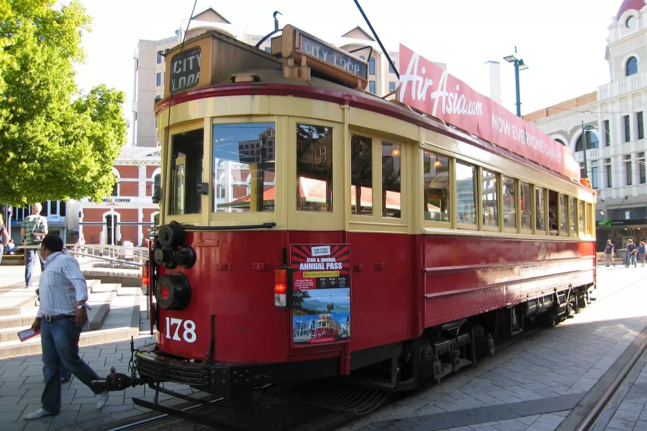 Christchurch Tramway line with railcar 178 close by Christchurch Tramway (2011)