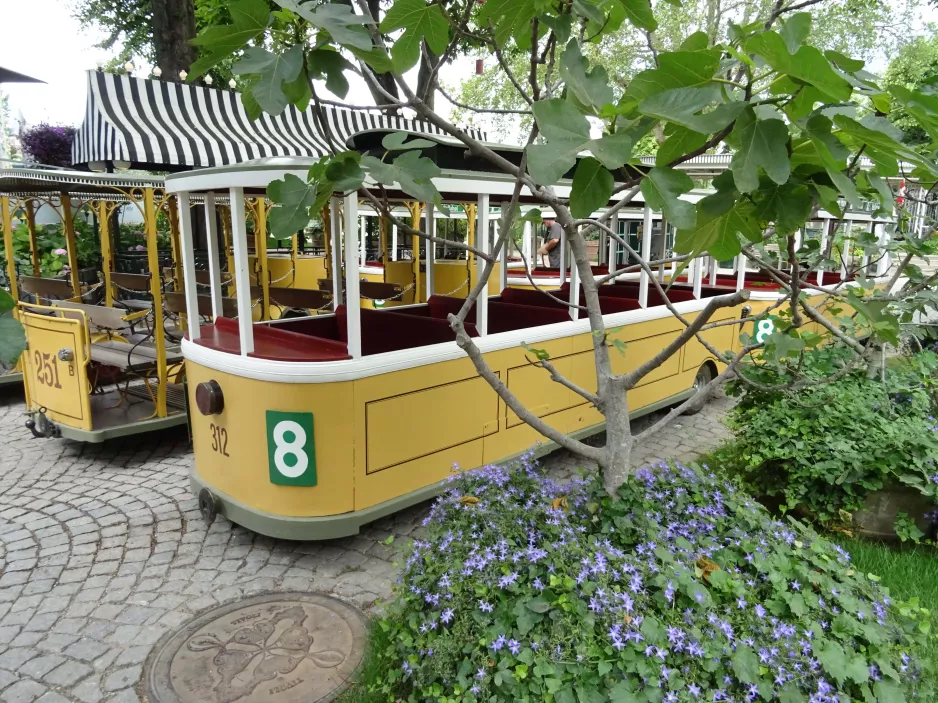 Copenhagen Tivoli with model sidecar 312 at Linie 8 (2019)