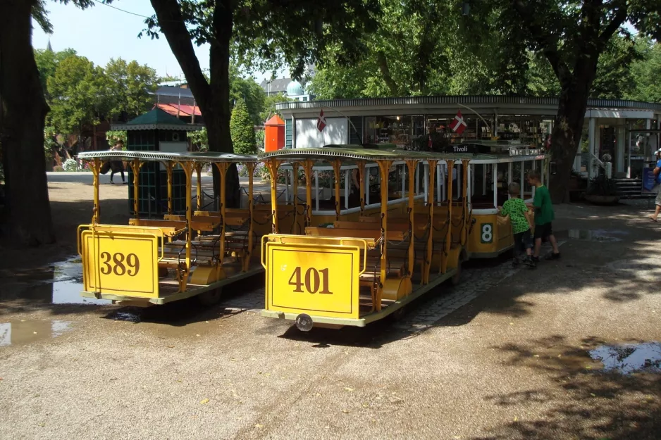 Copenhagen Tivoli with open model sidecar 389 at Linie 8 (2009)