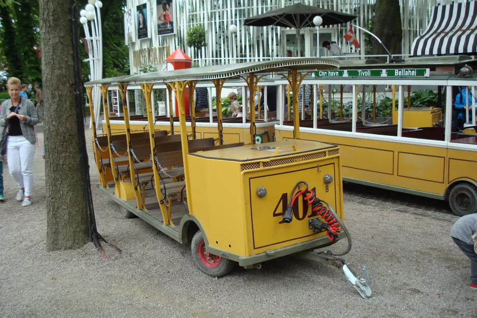 Copenhagen Tivoli with open model sidecar 401 at Linie 8 (2015)