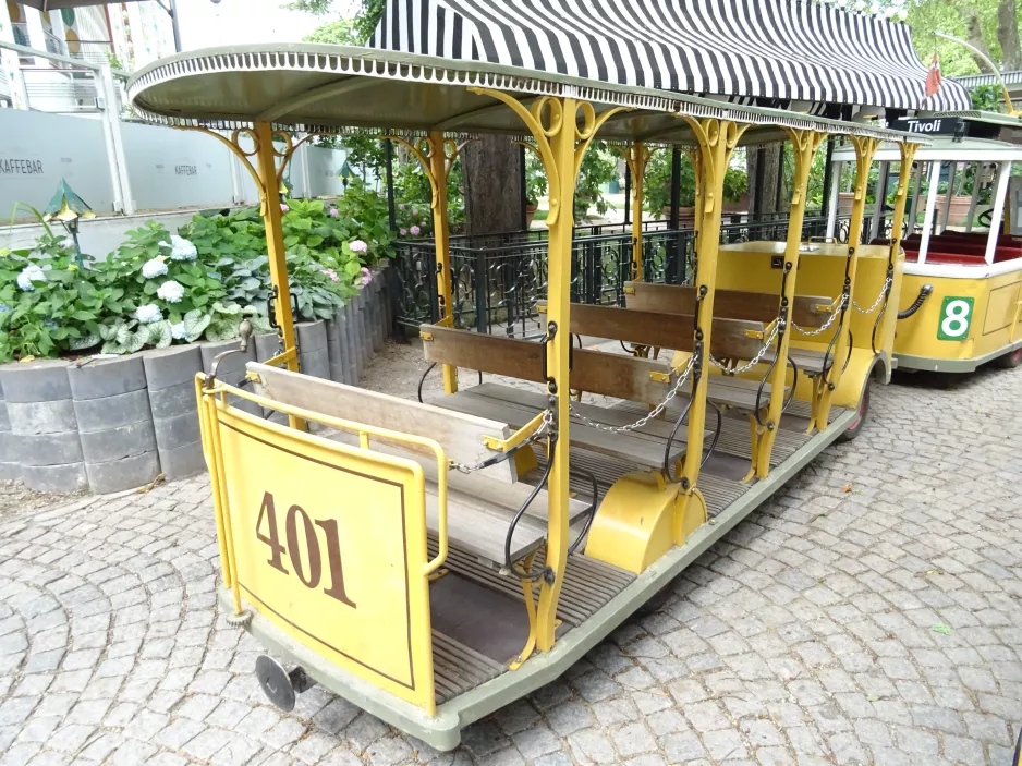 Copenhagen Tivoli with open model sidecar 401 at Linie 8 (2019)