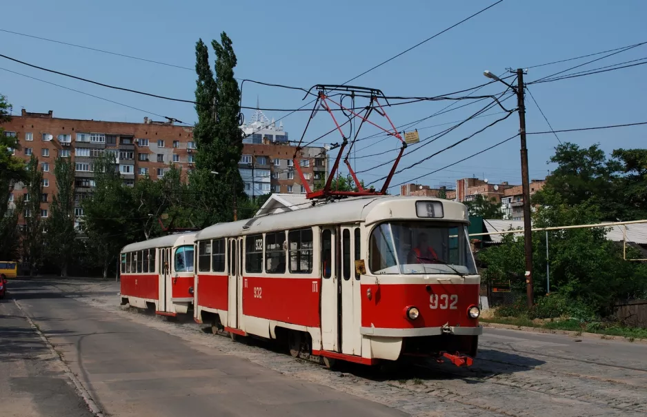 Donetsk railcar 932 at Tramvaina Street (2012)