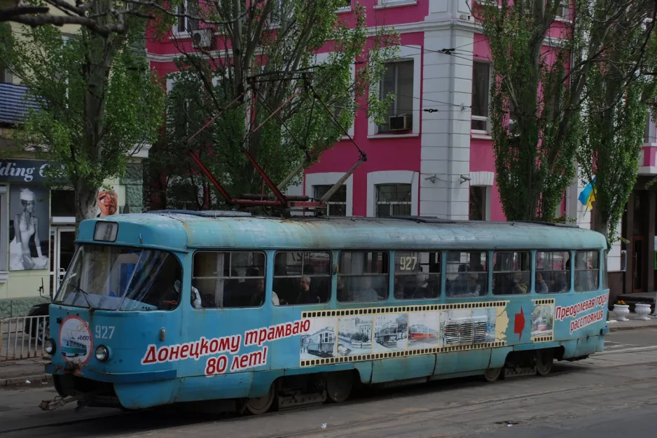 Donetsk tram line 9 with railcar 927 near Akademichna (2011)