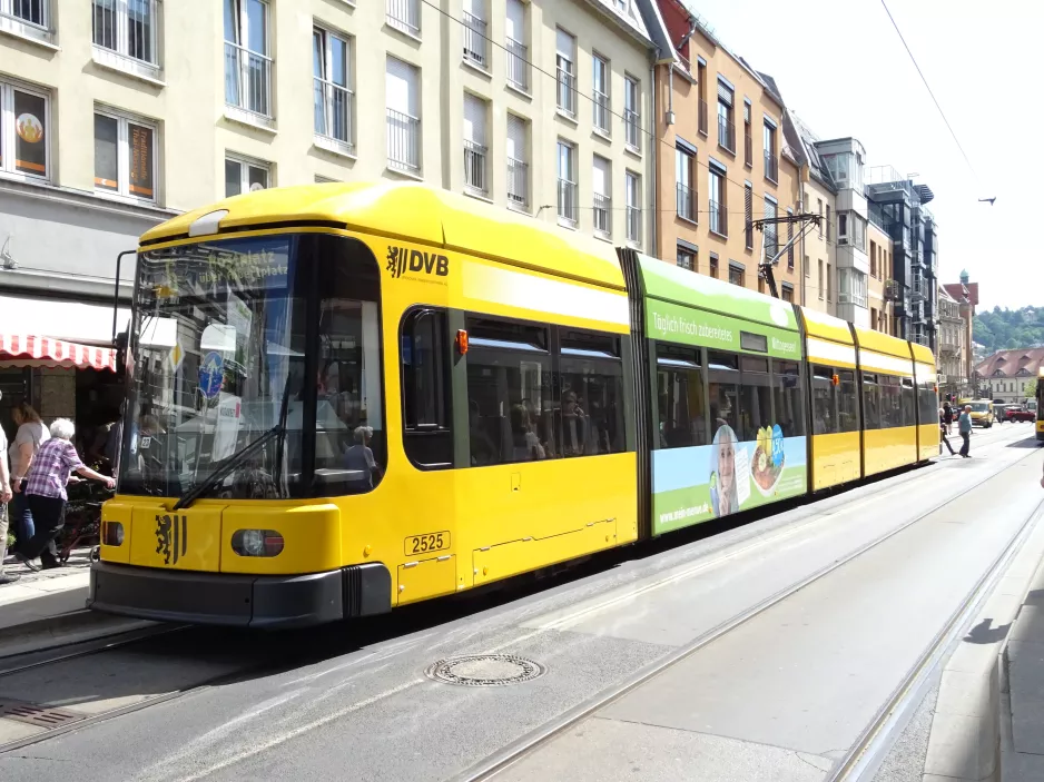Dresden tram line 6 with low-floor articulated tram 2525 at Blasewitz Schillerplatz (2019)