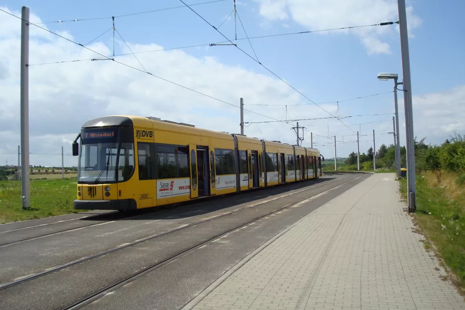 Dresden tram line 7 with low-floor articulated tram 2835 at Pennrich, Gleisschleife (2015)