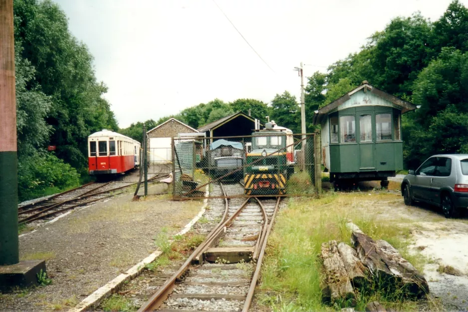 Érezée in front of Tramway Touristique de l'Aisne (2002)