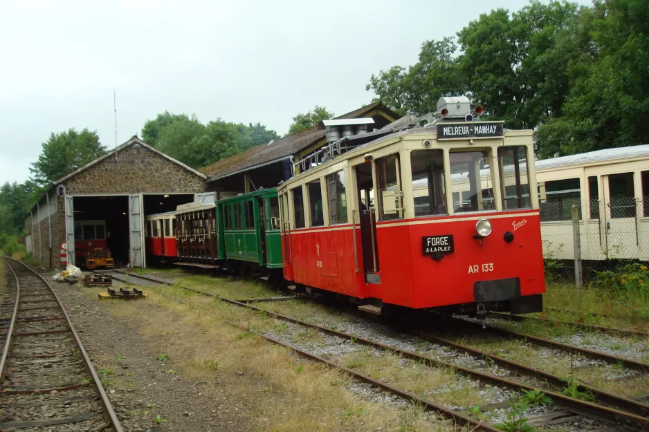 Érezée with railcar AR 133 "Francais" in front of Tramway Touristique de l'Aisne (2014)