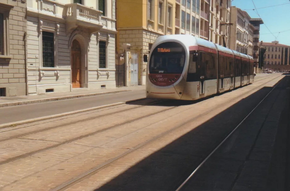 Florence tram line T1 with low-floor articulated tram 1004 on Via Iacopo da Diacceto (2016)