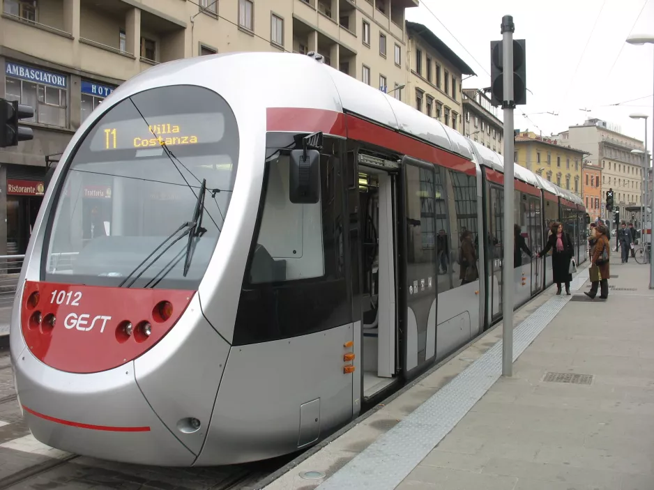 Florence tram line T1 with low-floor articulated tram 1012 on Via Luigi Alamanni (2010)