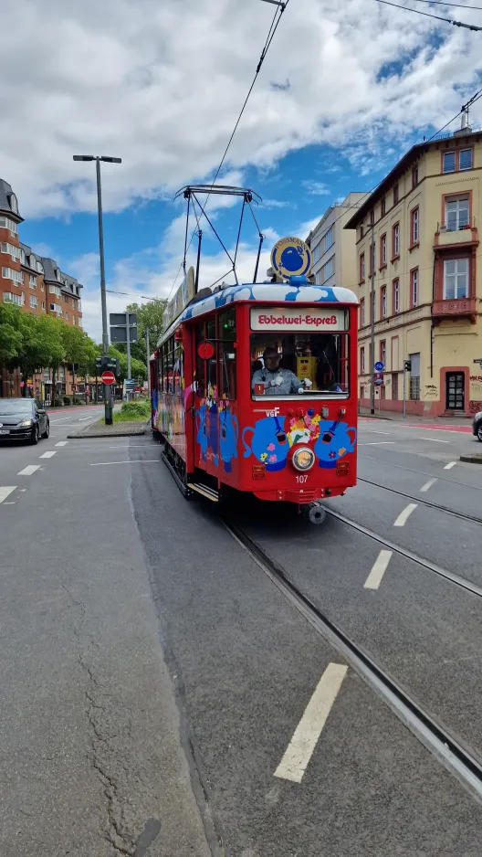 Frankfurt am Main Ebbelwei-Expreß with railcar 107 near Ostendstr. (2024)