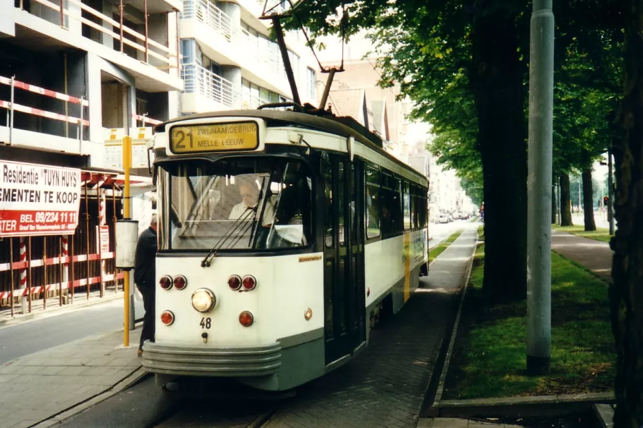 Ghent tram line 2 with railcar 48 at Vijfwindgatenstraat (2002)