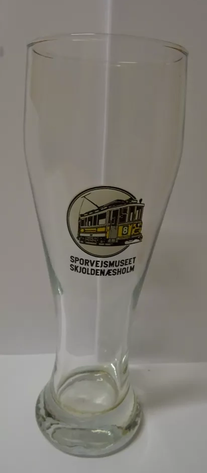 Glass: Skjoldenæsholm railcar 437 (2002)
