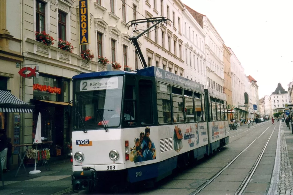 Görlitz tram line 2 with articulated tram 303 on Postplatz (2004)