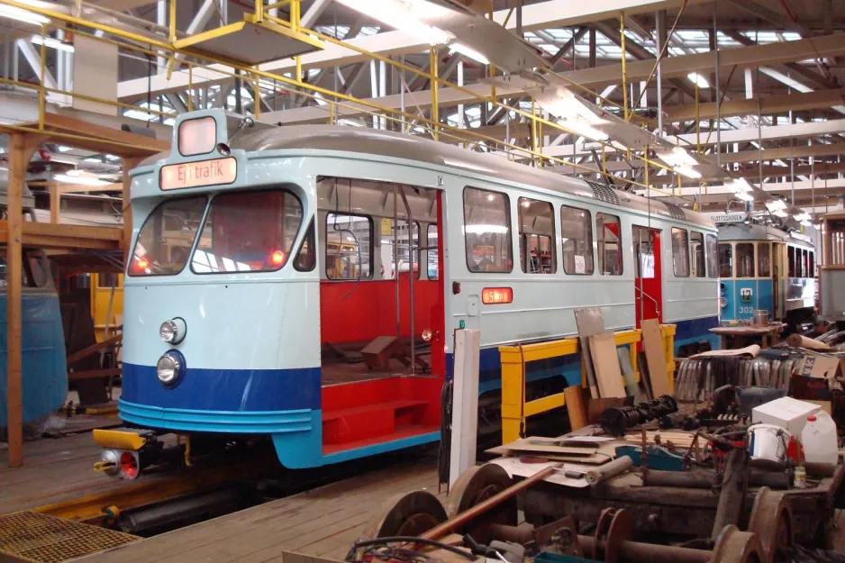 Gothenburg railcar 582 inside Gårdahallen (2009)