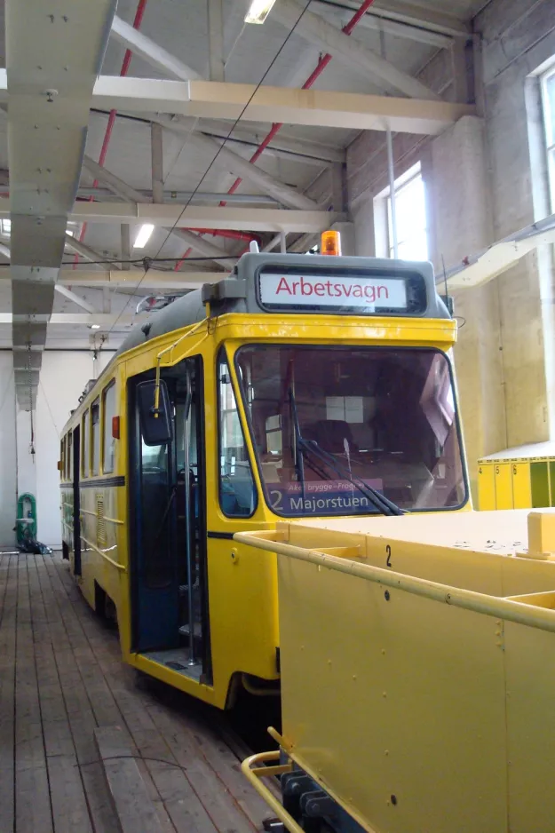 Gothenburg service vehicle 143 inside Gårdahallen (2009)