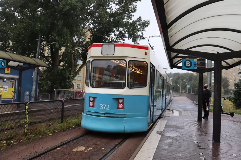 Gothenburg tram line 8 with articulated tram 372 "Per Nyström" at Marklandsgatan seen from behind (2020)