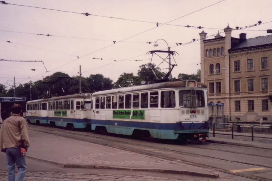 Gothenburg tram line 8 with railcar 625 at Centralstation Drottningtorget (1986)