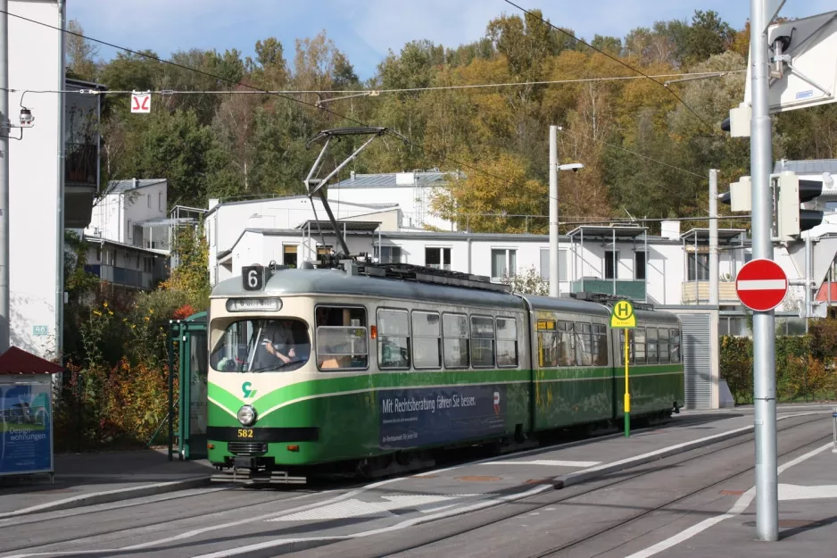 Graz tram line 6 with articulated tram 582 at St. Peter (2008)