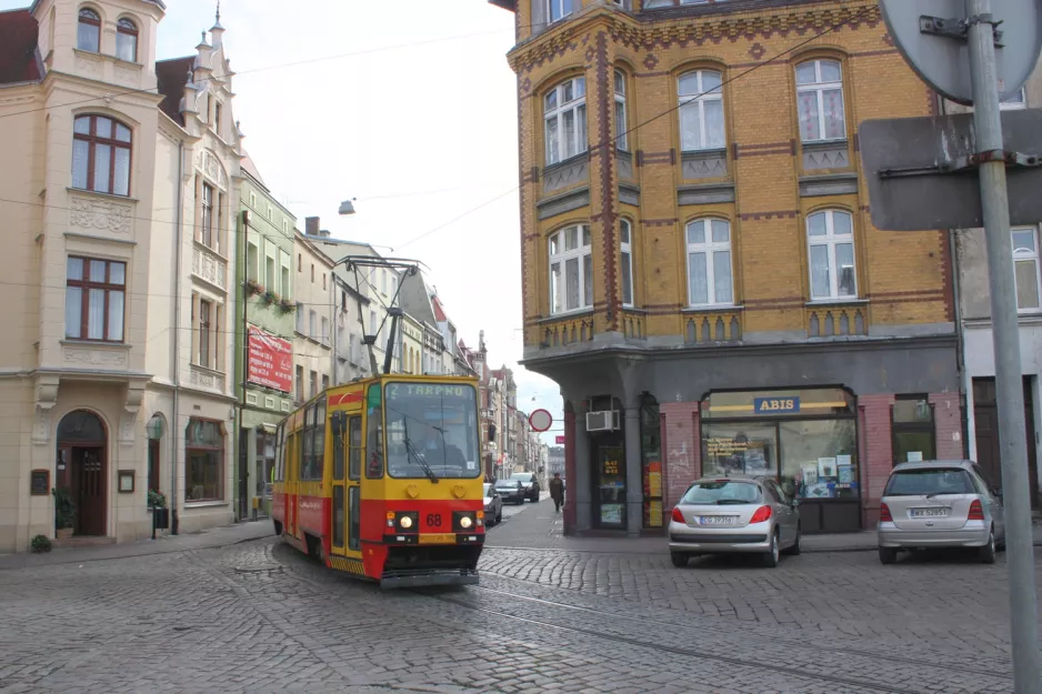 Grudziądz tram line T2 with railcar 68 on Pl. Milosnikow (2009)