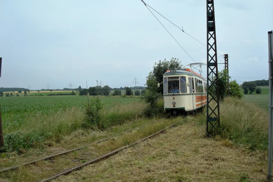 Hannover Aaßenstrecke with articulated tram 2 near Hohenfelser Straße (2016)