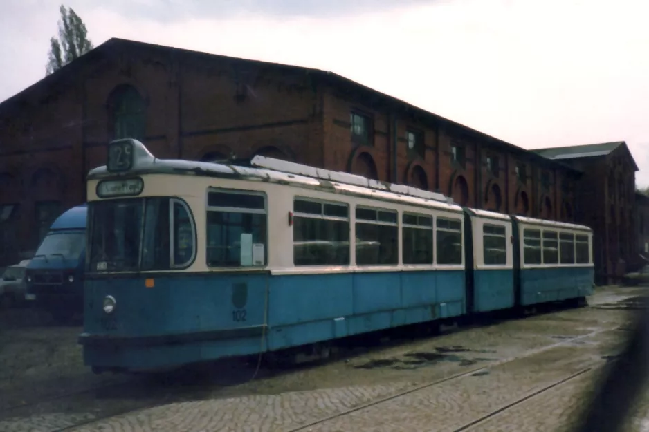 Hannover articulated tram 102 in front of Straßenbahn-Museum (1986)