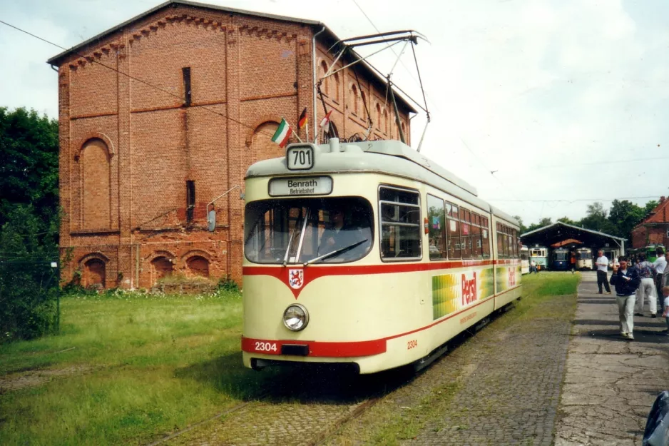 Hannover articulated tram 2304 on the entrance square Hannoversches Straßenbahn-Museum (2002)