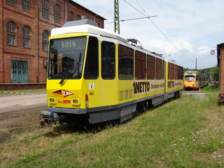 Hannover articulated tram 6016 on the entrance square Hannoversches Straßenbahn-Museum (2018)