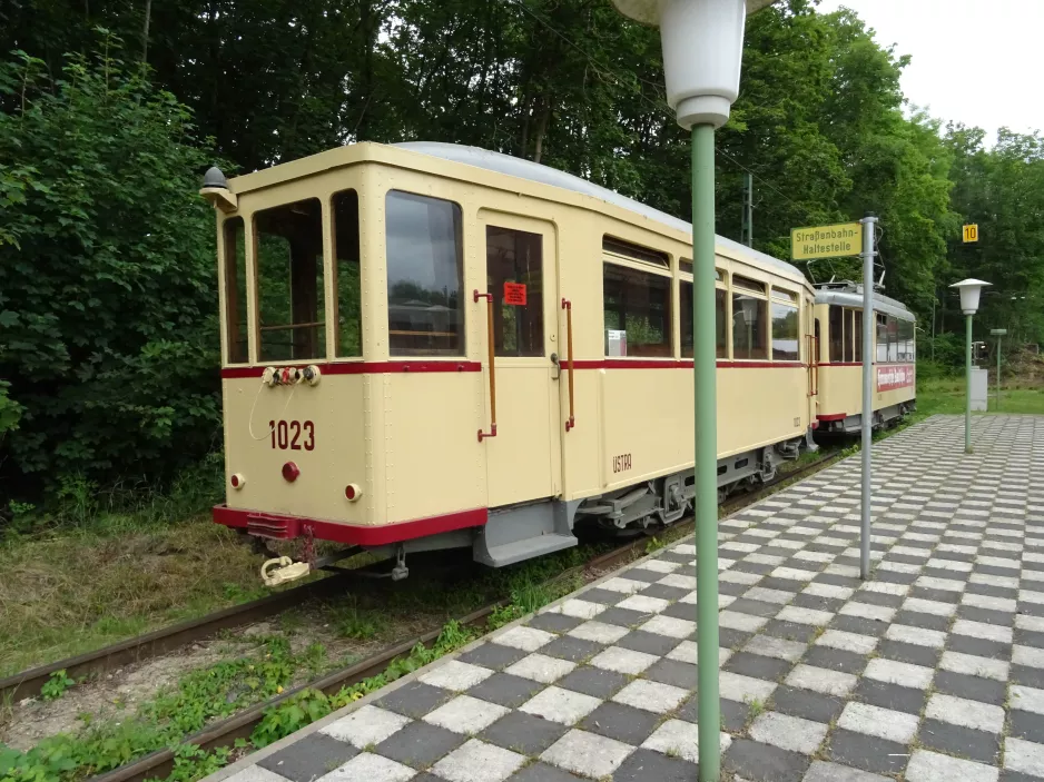 Hannover Hohenfelser Wald with sidecar 1023 at Straßenbahn-Haltestelle (2020)